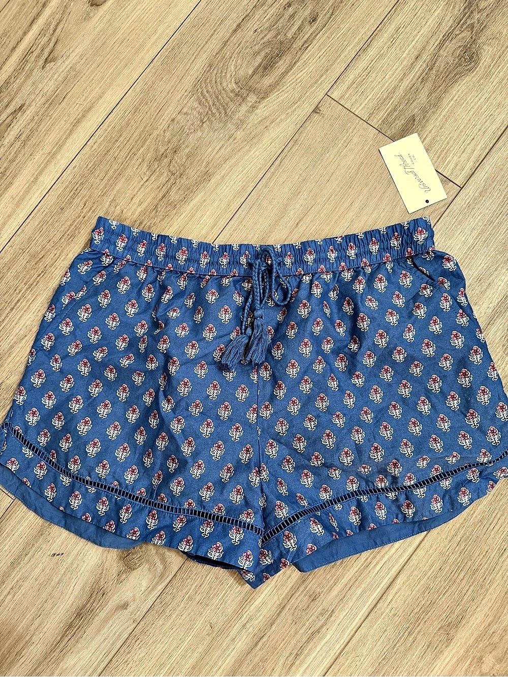 Universal Thread Floral Shorts Size Medium NWT